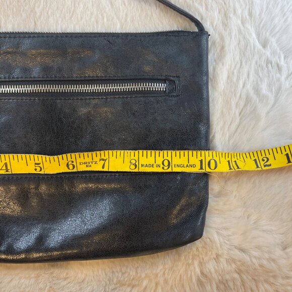 HOBO International Mara Black Leather Small Classic Crossbody Zippered Purse - Picture 7 of 8